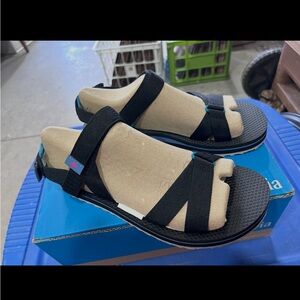 NIB Columbia Black Strappy Sandals - Size 7